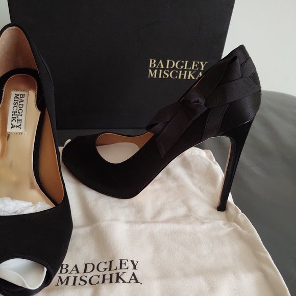 Badgley Mischka Black Open Toe Pump - Picture 1 of 4